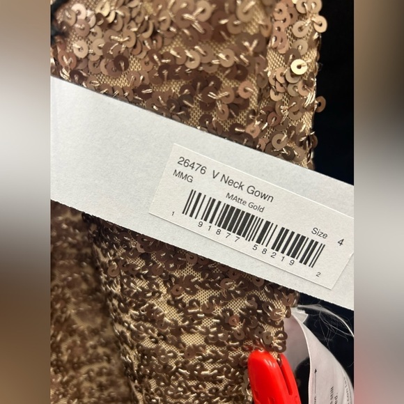 IEENA FOR MAC DUGGAL 26476 NWT High Slit Spaghetti Strap Gown - Picture 7 of 7